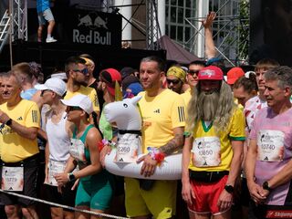 Biegacze na linii startu